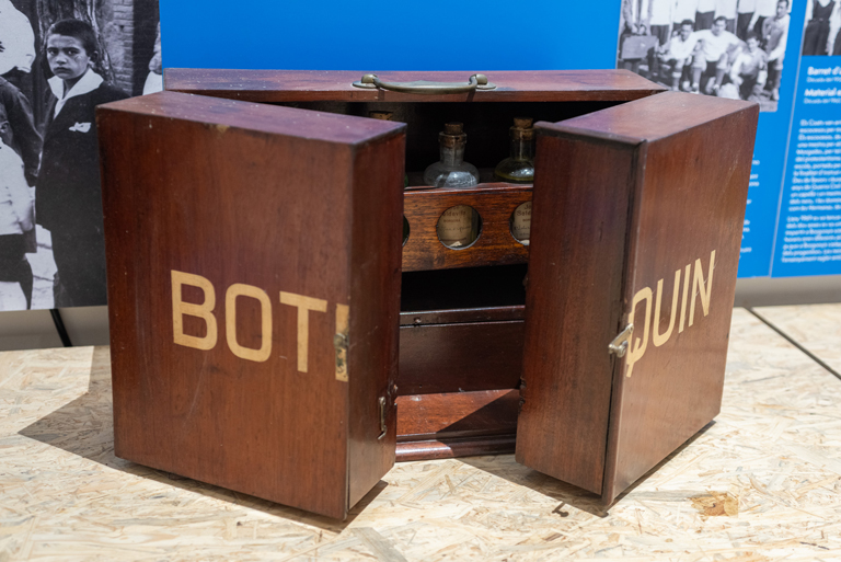 Textos dels Centre d’Interpretació i el consultori mèdic de la colònia de Borgonyà.