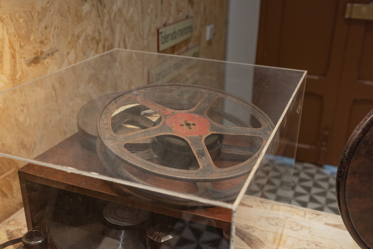 Textos dels Centre d’Interpretació i el consultori mèdic de la colònia de Borgonyà.